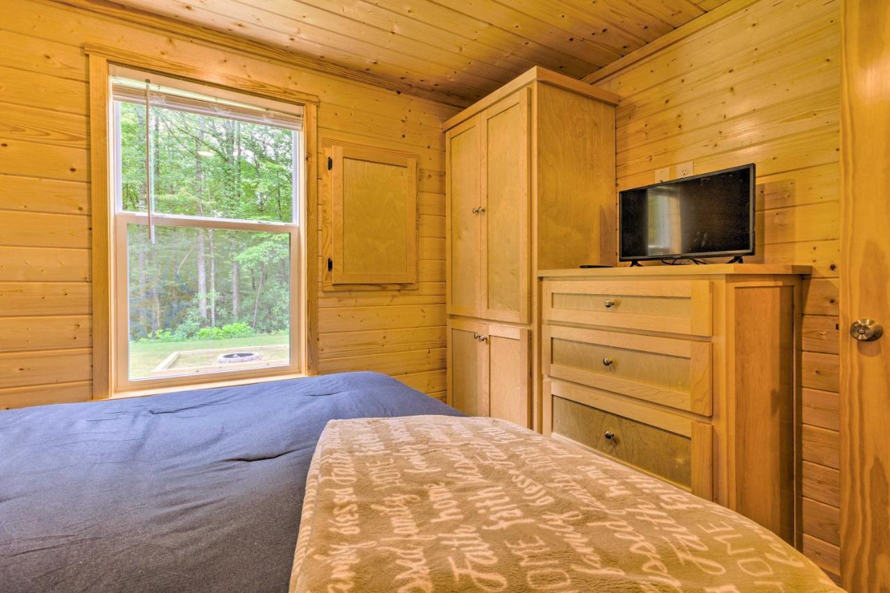 Quaint Mtn Cabin Tiny Living Near Big Adventure Brevard Exterior foto
