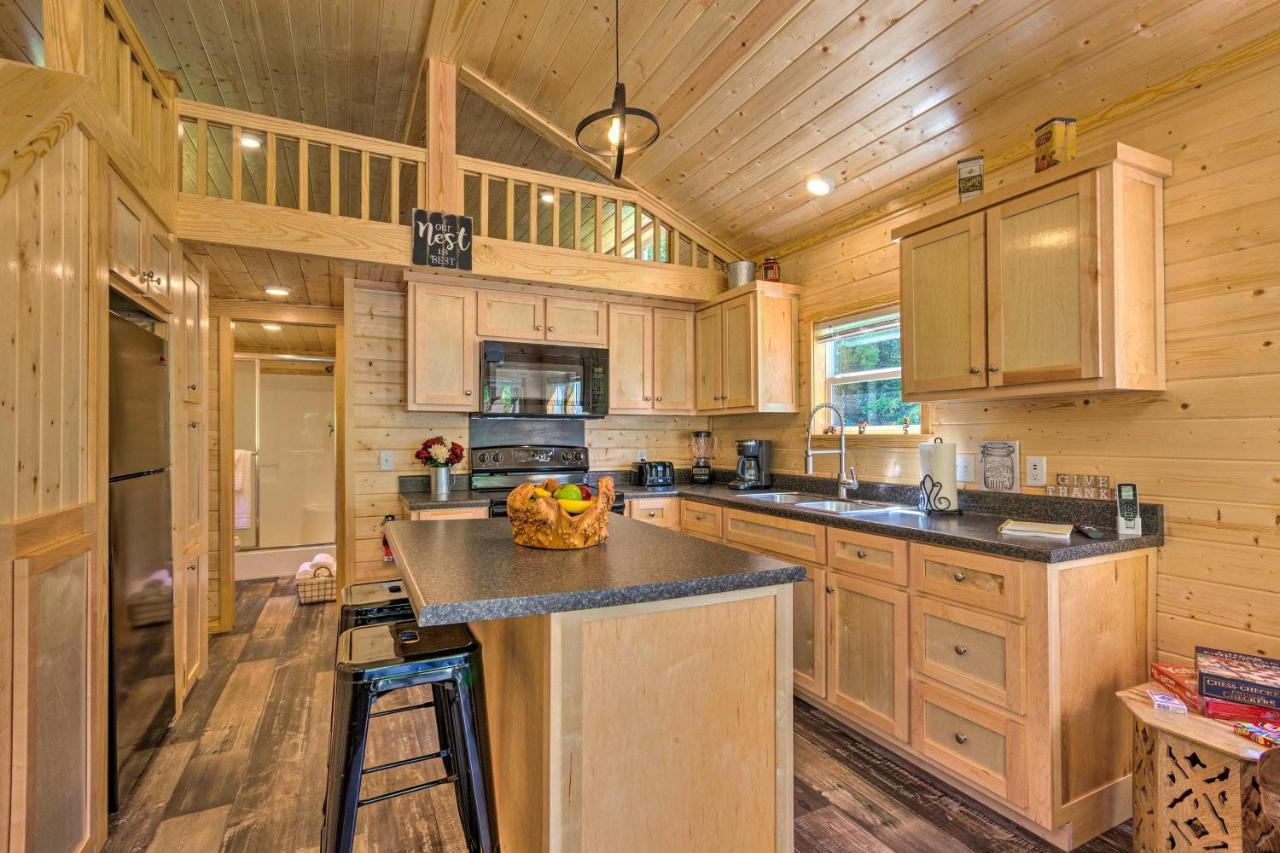 Quaint Mtn Cabin Tiny Living Near Big Adventure Brevard Exterior foto