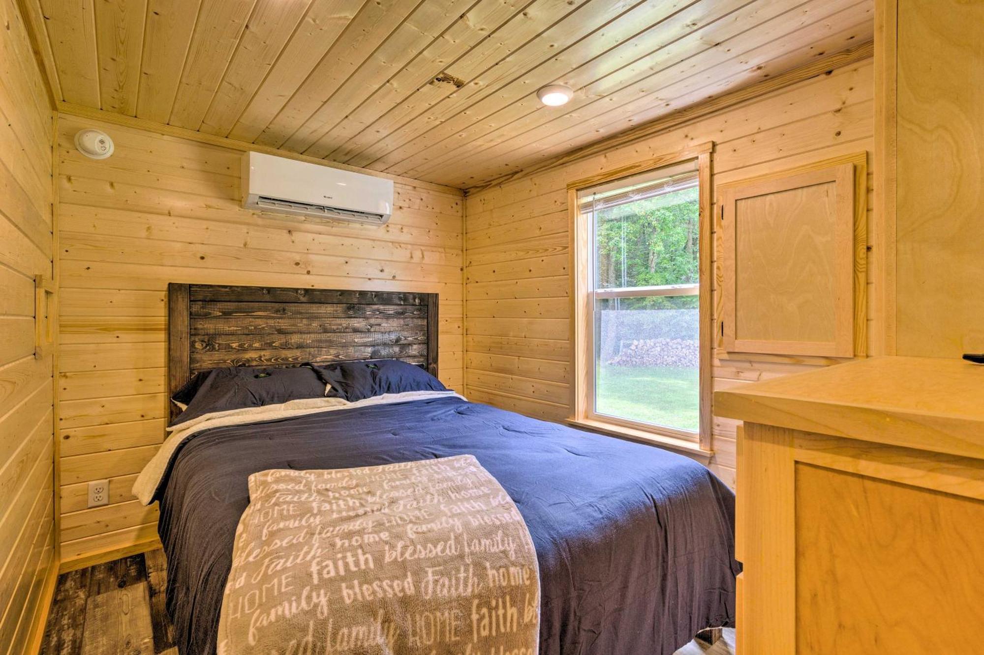 Quaint Mtn Cabin Tiny Living Near Big Adventure Brevard Exterior foto